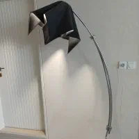 آباژور ایستاده