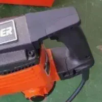 موکت و میز تلویزیون