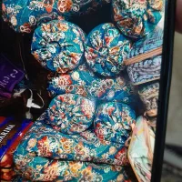 ۱۰عدد پشتی سنتی و ۳تشک کاملا نو