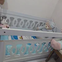 تخت کنار مادر