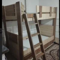 تخت دوطبقه جوان و بزرگسال