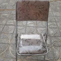 صندلی تاشو فلزی و میز عسلی به فروش می رسد .