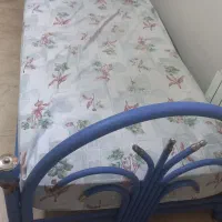 تخت یه نفره فرفوژه کاملا سالم