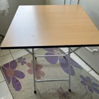 میز چوبی تاشو