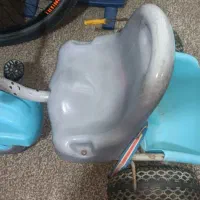 یک عدد کالسکه بچه و دو عدد دو چرخه