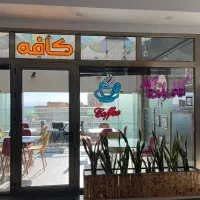صبحانه زن و کمک باریستا