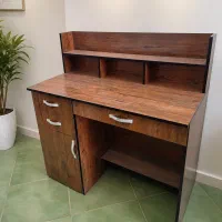 میز تحریر کتابخانه دار