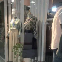 فروشنده پوشاک خانم