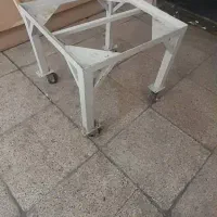 چهار پایه فلزی چرخدار