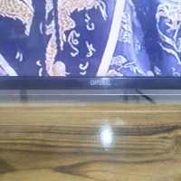 تلویزیون ۴۳اینچ سالم بهمراه میزجنس خوب