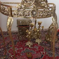تعدادی وسیله برنز و برنج.آیینه و شمعدان و ...