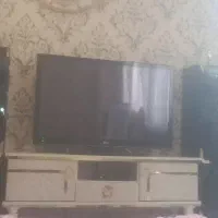 تلوزیون و باند و میز تلوزیون