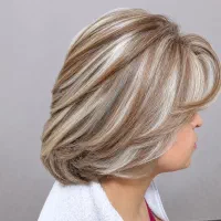 خدمات آرایشگاه زیبایی ماه و خورشید