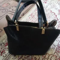 کیف چرم یکی از دسته هاش پوکیده