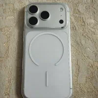 آیفون 17pro در حد آکبند