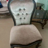 مبلمان ۹ نفره با سه عدد میز عسلی زیبا وتمیز