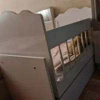 تخت کودک گهواره ای کنار مادر به همراه خوشخواب