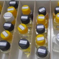 ۵۰۰ گرم عطر از چند رایحه به علت تغییر شغل میفروشم
