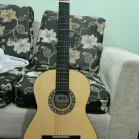 گیتار مدل آوا