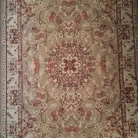 یک فرش دو متری