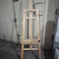 سه پایه نقاشی در حد