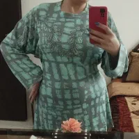 تعدادی لباس و کفش به فروش میرسد