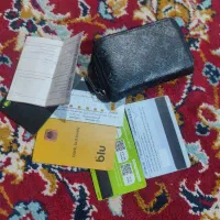 سلام یک کیف پیدا کردم با همراه پنج کارت و کارت ملی