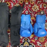 یک جفت دستکش و ساق بند برای ورزش موی تای و بوکس