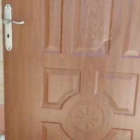 یه عدد درچوبی ۱/۱۰   عرضش یاقفل خارجی بفروش میرسه