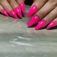 کاشت ناخن ۳۰۰