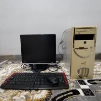 یک دستگاه کامپیوتر
