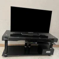 میز تلویزیون شیشه ای مشکی ۱۲۰ سانتی بسیار تمیز