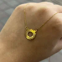 گردنبند طلا 18 عیار زنانه مدل خورشید