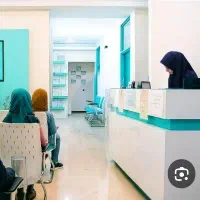 منشی مطب مسلط به حجامت و تزریقات