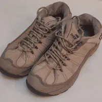 کفش کوهنوردی و طبیعت گردی