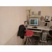 فروش کامپیوتر و میز زیر آن به قیمت ۱۰۰۰۰۰۰۰ تومان