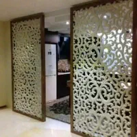 اشگاف کمد دیواری کابینت ودرب چوبی مصنوعات چوبی