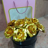 سبد گل رز طلایی روکش طلا
