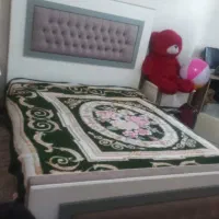 تخت و 2 عدد پاتختی بهمراه تشک