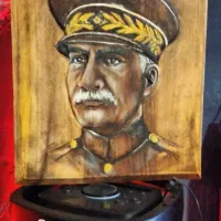 کنده کاری شده روی چوب گردو