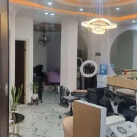 آینه و کنسول دو عدد صندلی برقی آرایشگاه