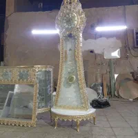 ساعت و آینه ویترین و جاکفشی و میزخاطره وتخت فلز