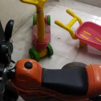 سه عدد اسباب بازی پلاستیکی