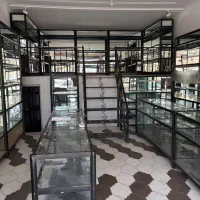 تعدادی ویترین فلزی