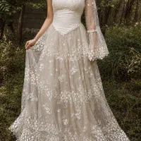 لباس عروس کلاسیک اروپایی با طراحی اختصاصی