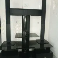 میز تلویزیون شیشه ای با براکت