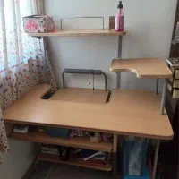 میز تحریر و کامپیوتر