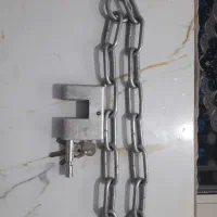 قفل و زنجیر با کلید