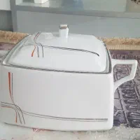 یک عدد سوپ خوری چینی و قوری چینی برقی