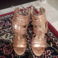 تعدادی کفش وصندل زنانه